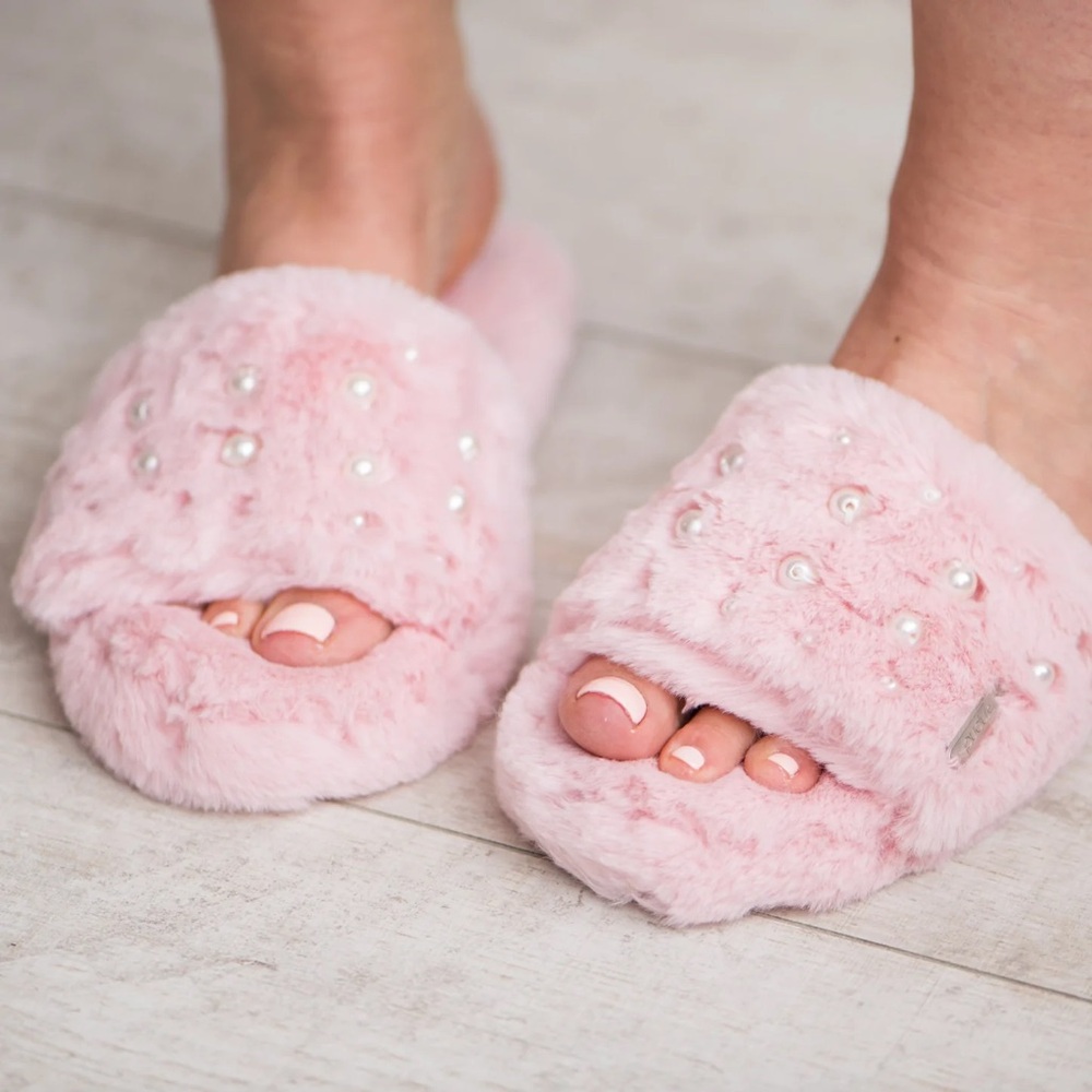 Cozy Pink Faux Fur Slippers with Pearl Accents size 8/9 Large Juicy Couture